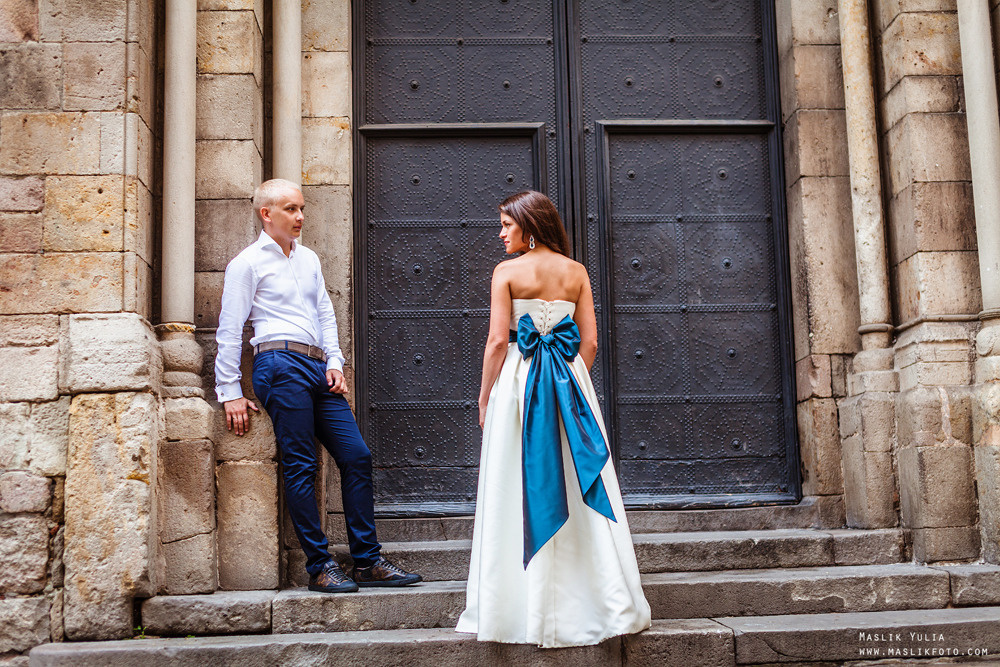 Elegante paseo fotográfico de boda. Fotógrafo en Barcelona Maslik Yulia