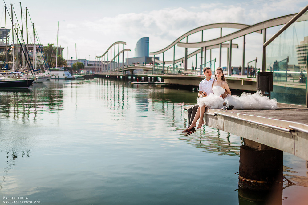 Sesión de fotos de boda en el puerto de Barcelona. Fotógrafo en Barcelona Maslik Yulia