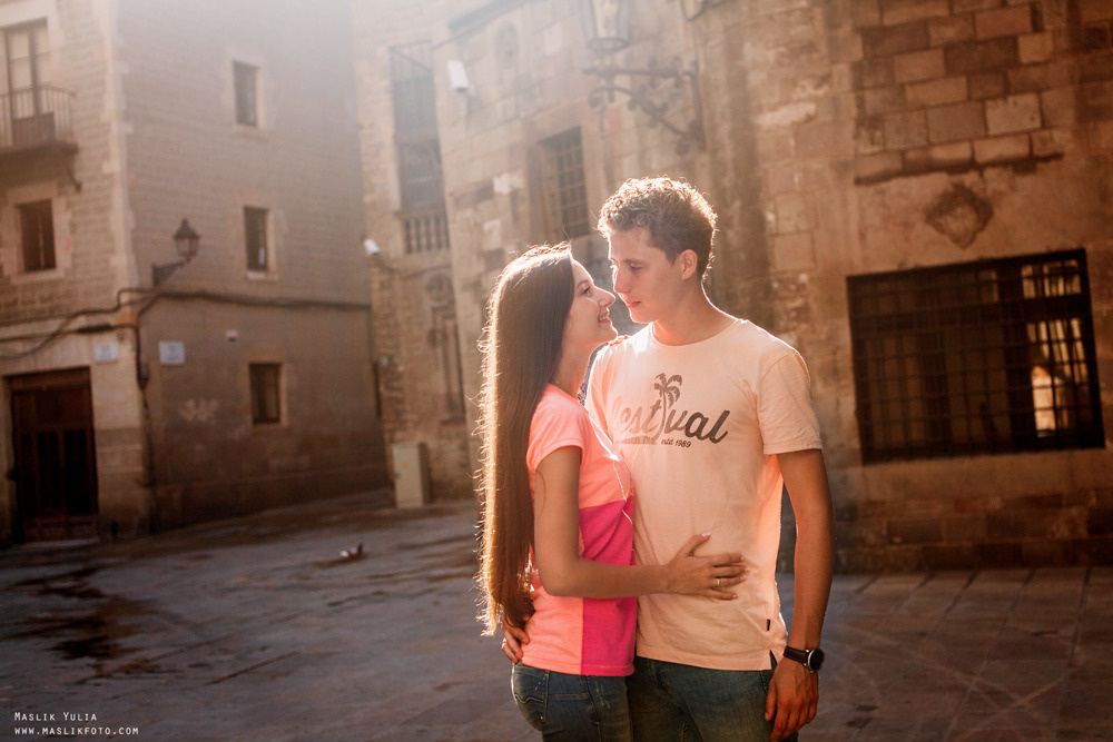 Impresionante paseo fotográfico de enamorados en Barcelona. Fotógrafo en Barcelona Maslik Yulia