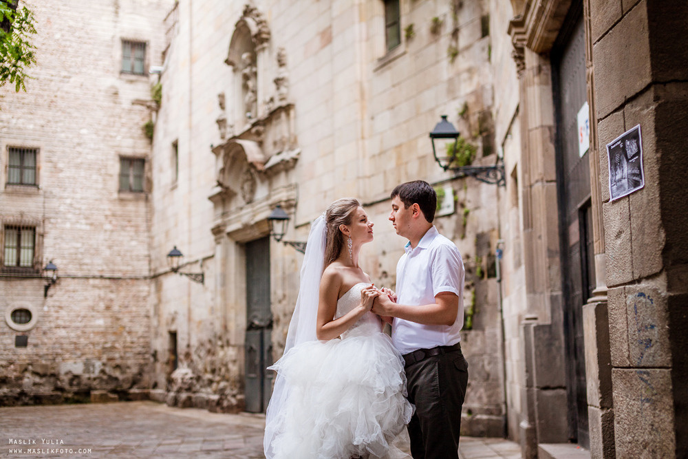 Sesión de fotos de boda en el puerto de Barcelona. Fotógrafo en Barcelona Maslik Yulia