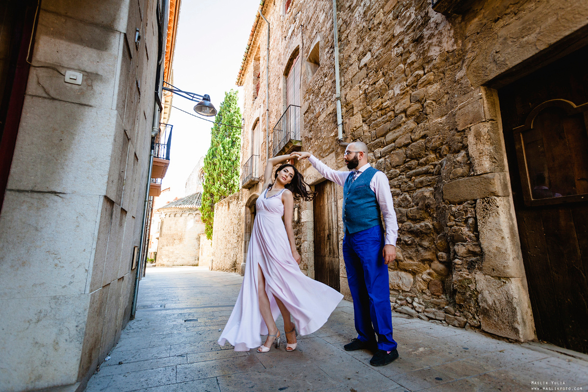 Photosession in the fabulous Besalu. Photographer in Barcelona Spain Maslik Yulia