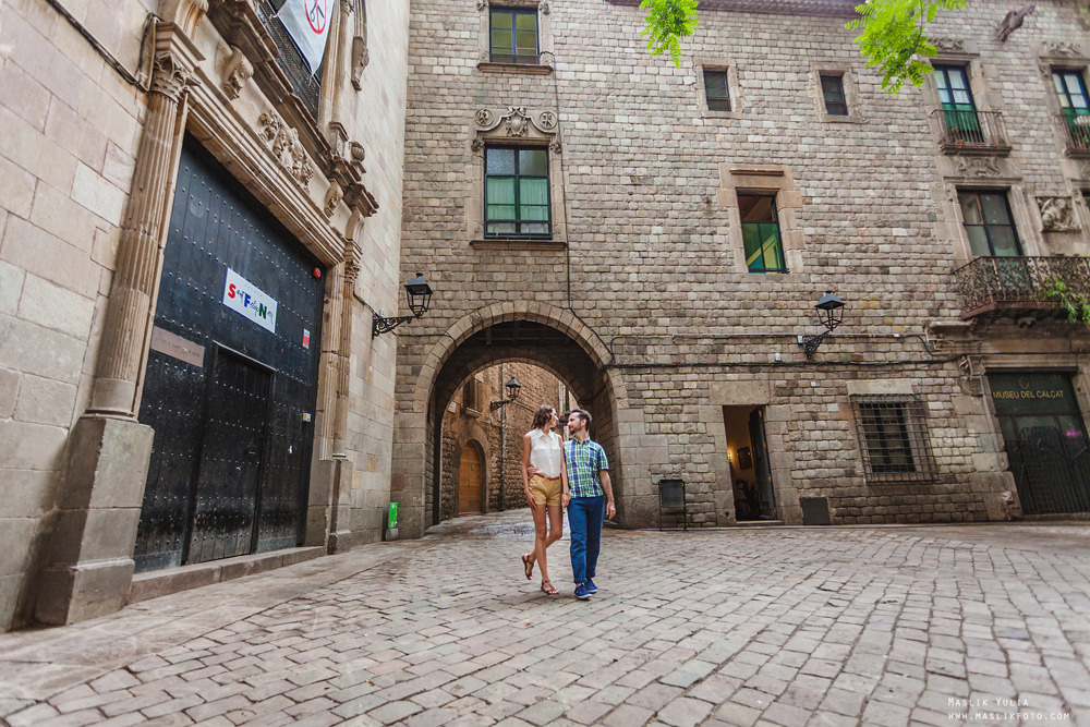 Fun photo shoot in Barcelona. Photographer in Barcelona Spain Maslik Yulia