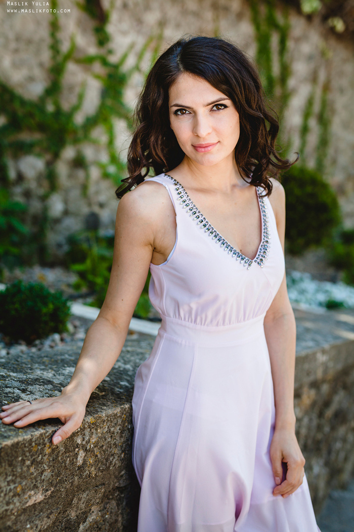 Photosession in the fabulous Besalu. Photographer in Barcelona Spain Maslik Yulia