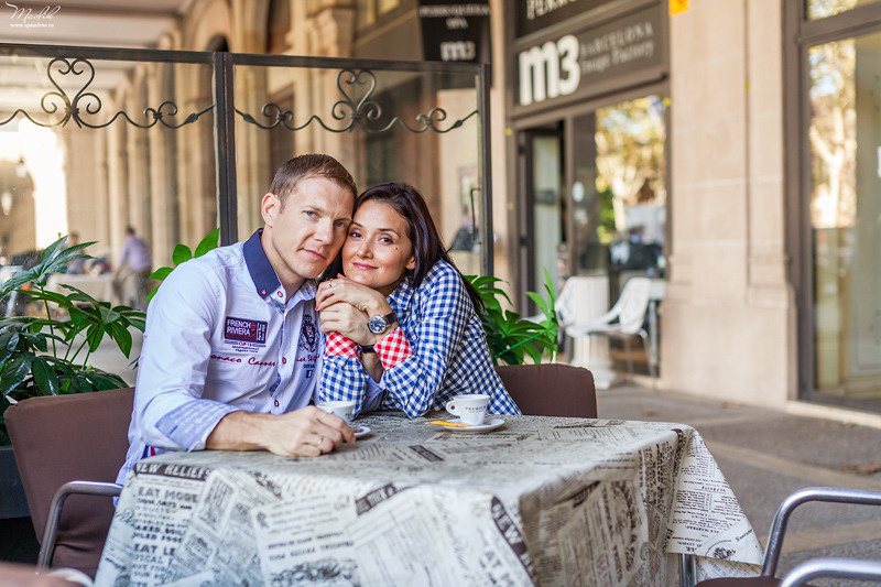 Happy family photo shoot in Barcelona. Photographer in Barcelona Spain Maslik Yulia