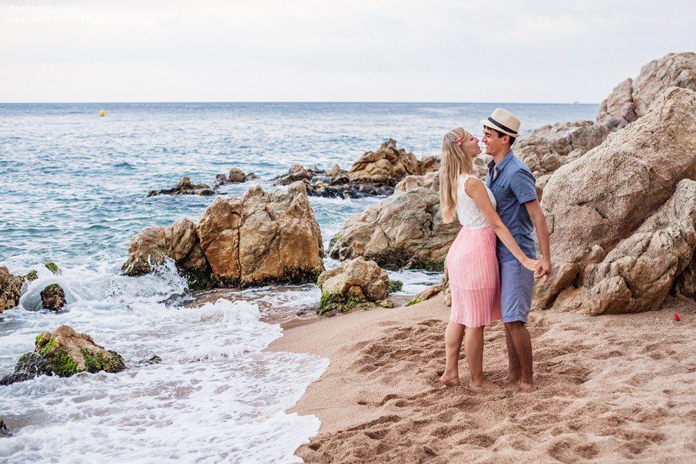 Sesión de fotos de playa en la Costa Brava. Fotógrafo en Barcelona Maslik Yulia