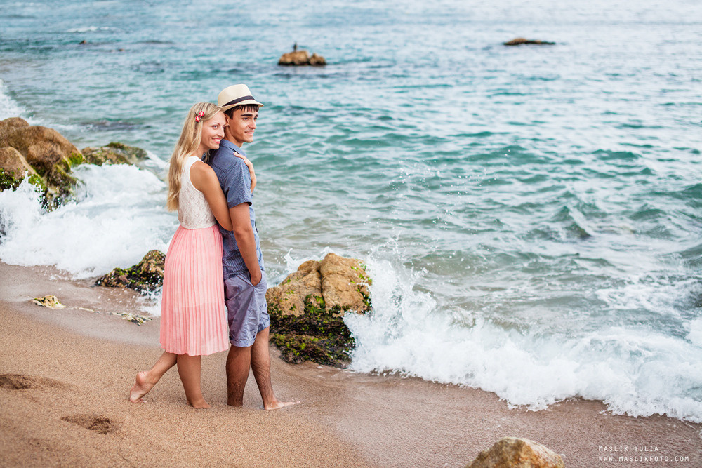 Sesión de fotos de playa en la Costa Brava. Fotógrafo en Barcelona Maslik Yulia