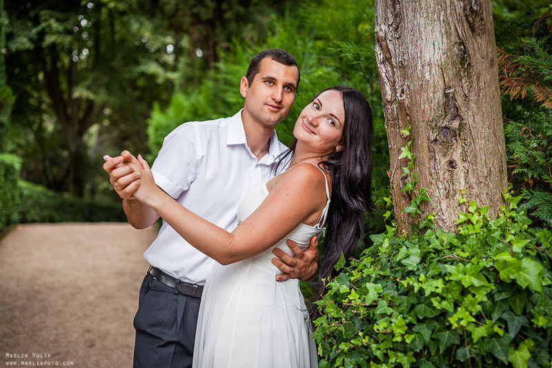 Sesión de fotos de boda en el Parque Laberinto de Barcelona. Fotógrafo en Barcelona Maslik Yulia