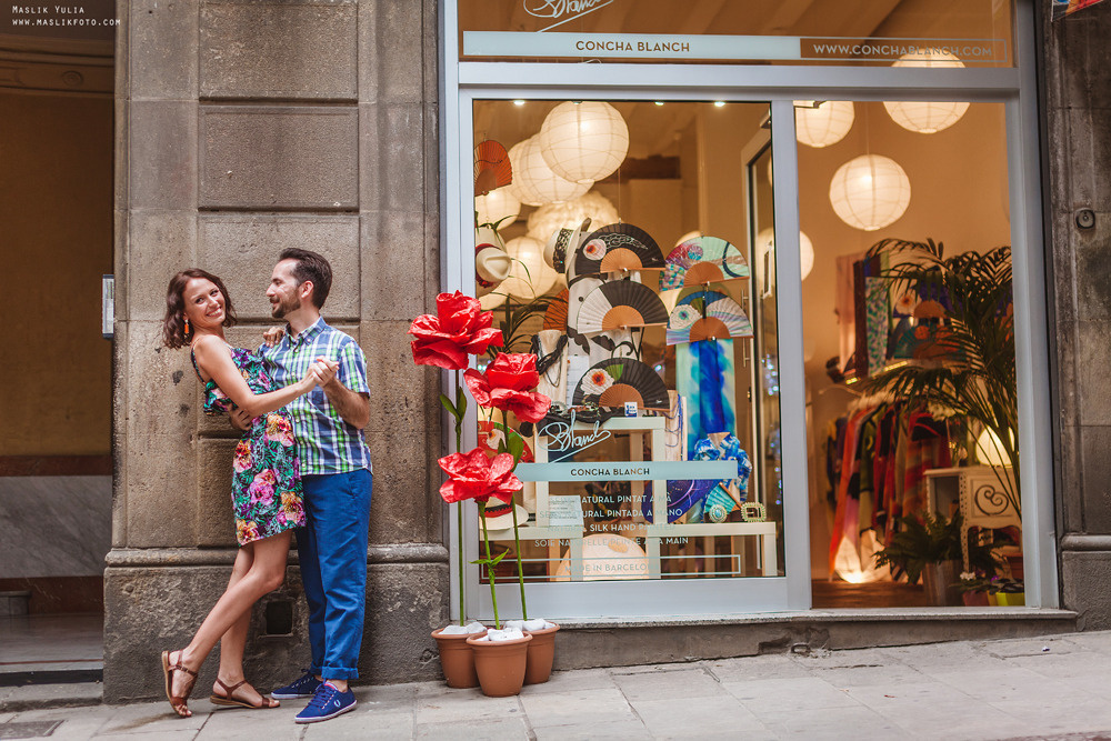 Fun photo shoot in Barcelona. Photographer in Barcelona Spain Maslik Yulia