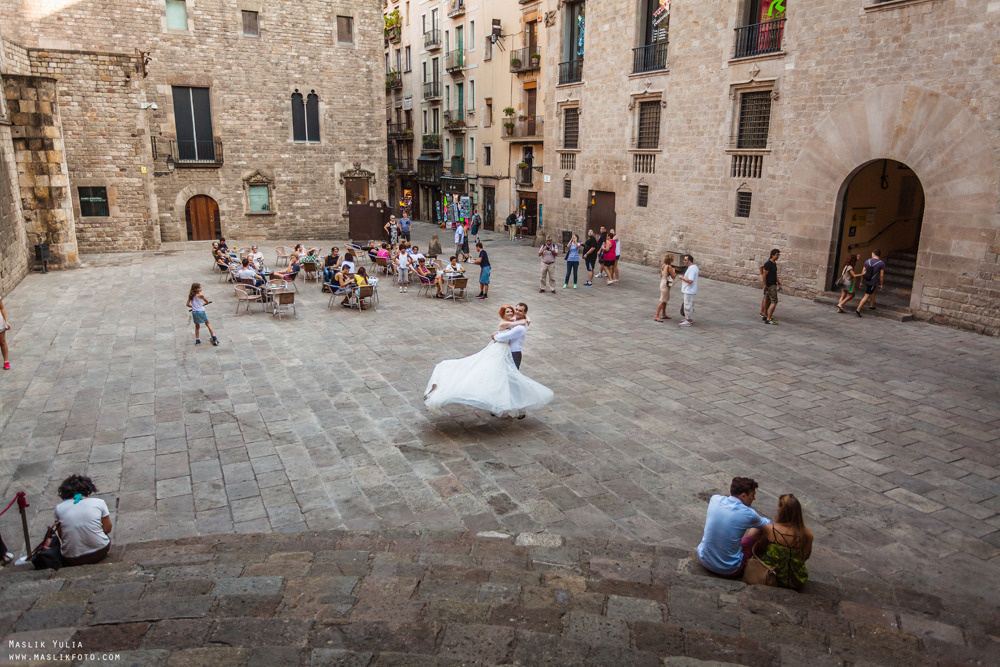 Soleada sesión de fotos en Barcelona. Fotógrafo en Barcelona Maslik Yulia