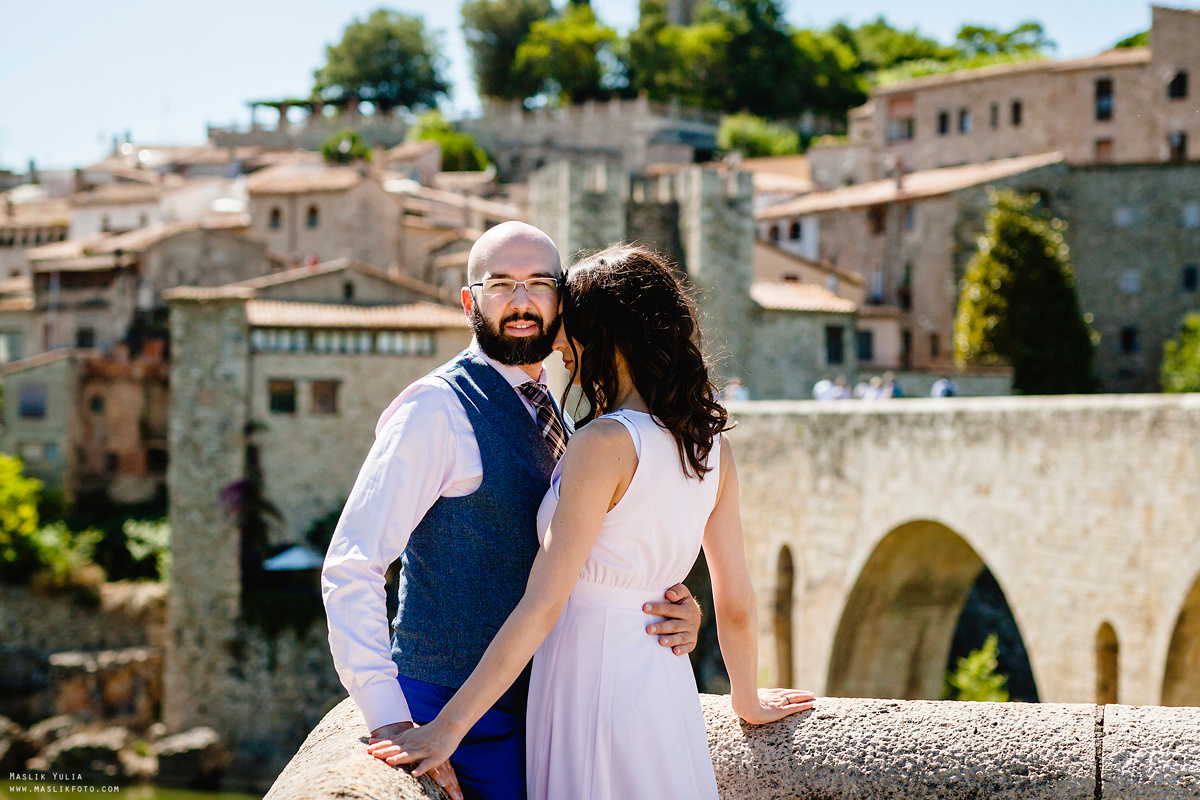 Photosession in the fabulous Besalu. Photographer in Barcelona Spain Maslik Yulia