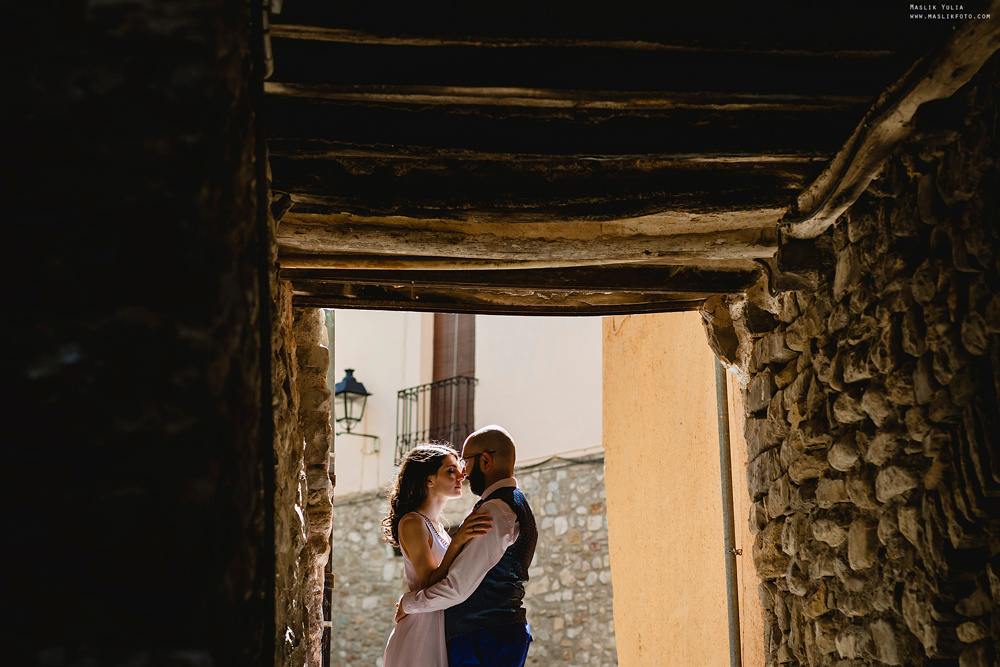 Photosession in the fabulous Besalu. Photographer in Barcelona Spain Maslik Yulia