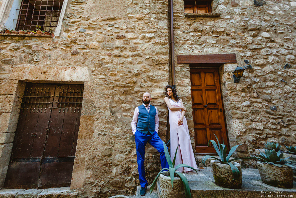 Photosession in the fabulous Besalu. Photographer in Barcelona Spain Maslik Yulia