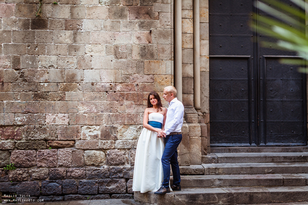 Elegante paseo fotográfico de boda. Fotógrafo en Barcelona Maslik Yulia