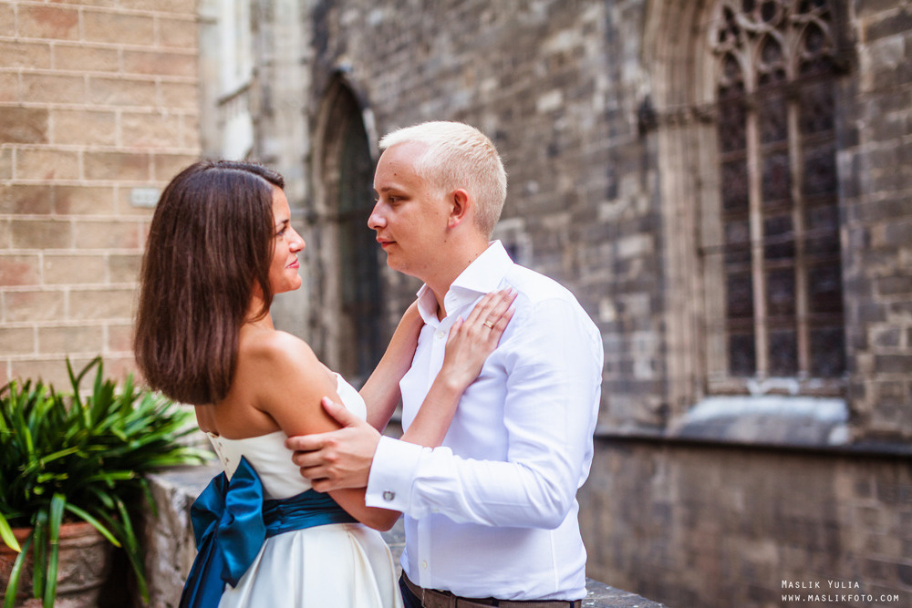 Elegante paseo fotográfico de boda. Fotógrafo en Barcelona Maslik Yulia