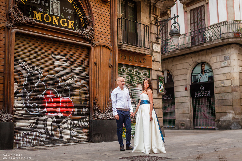 Elegante paseo fotográfico de boda. Fotógrafo en Barcelona Maslik Yulia