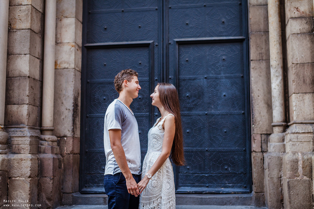 Impresionante paseo fotográfico de enamorados en Barcelona. Fotógrafo en Barcelona Maslik Yulia