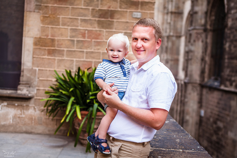 Rodzinna sesja zdjęciowa w Barcelonie. Fotograf w Barcelonie Hiszpanii Maslik Yulia