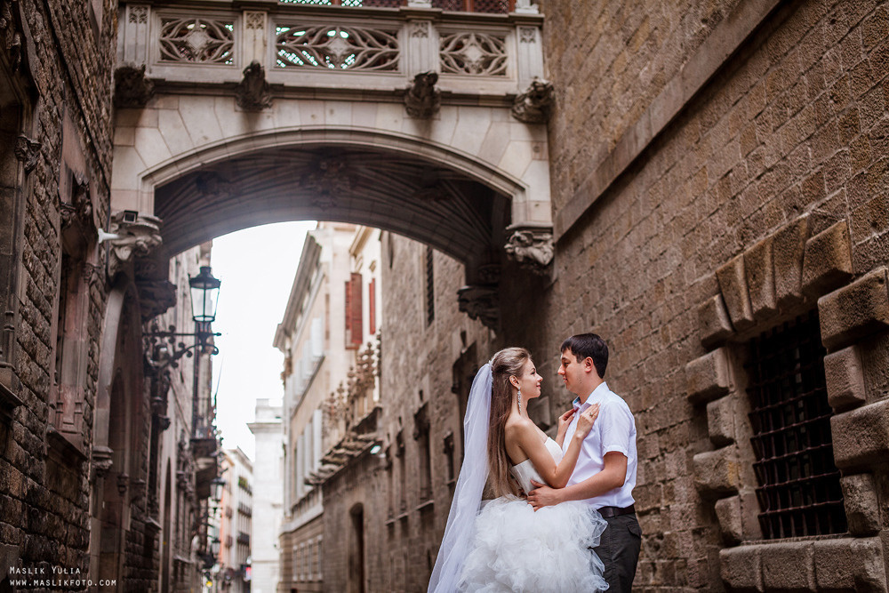 Sesión de fotos de boda en el puerto de Barcelona. Fotógrafo en Barcelona Maslik Yulia
