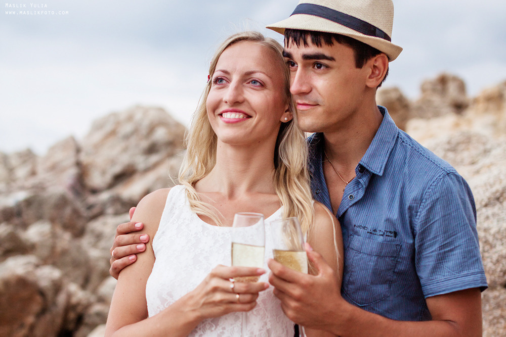 Sesión de fotos de playa en la Costa Brava. Fotógrafo en Barcelona Maslik Yulia