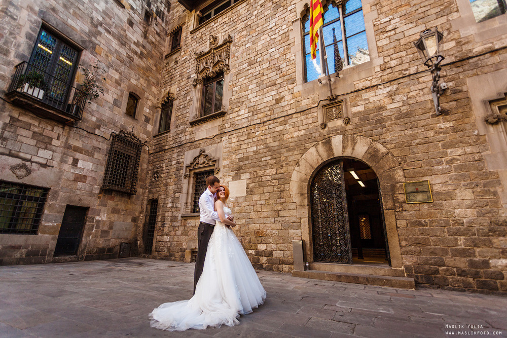 Soleada sesión de fotos en Barcelona. Fotógrafo en Barcelona Maslik Yulia
