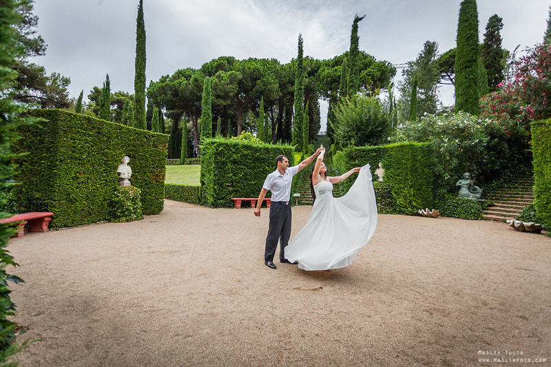 Sesión de fotos de boda en el Parque Laberinto de Barcelona. Fotógrafo en Barcelona Maslik Yulia