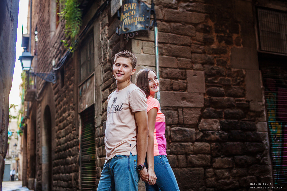Impresionante paseo fotográfico de enamorados en Barcelona. Fotógrafo en Barcelona Maslik Yulia