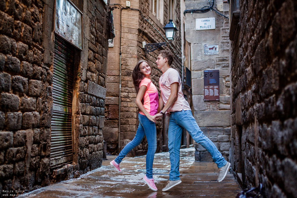 Impresionante paseo fotográfico de enamorados en Barcelona. Fotógrafo en Barcelona Maslik Yulia