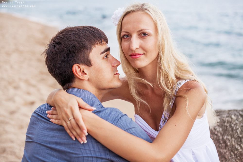 Sesión de fotos de playa en la Costa Brava. Fotógrafo en Barcelona Maslik Yulia