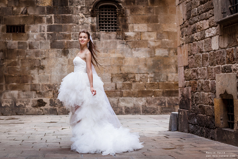 Sesión de fotos de boda en el puerto de Barcelona. Fotógrafo en Barcelona Maslik Yulia