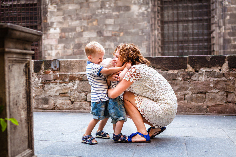Rodzinna sesja zdjęciowa w Barcelonie. Fotograf w Barcelonie Hiszpanii Maslik Yulia