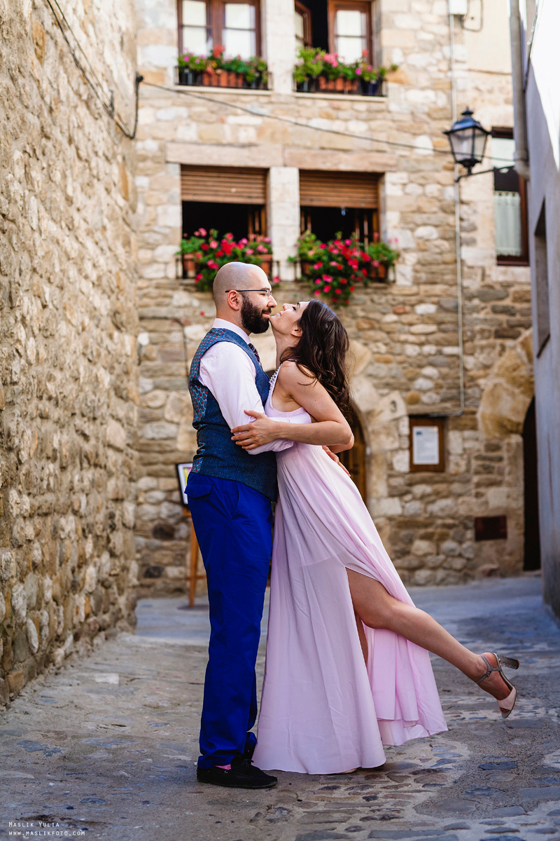 Photosession in the fabulous Besalu. Photographer in Barcelona Spain Maslik Yulia