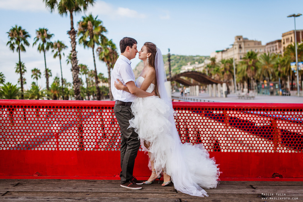 Sesión de fotos de boda en el puerto de Barcelona. Fotógrafo en Barcelona Maslik Yulia