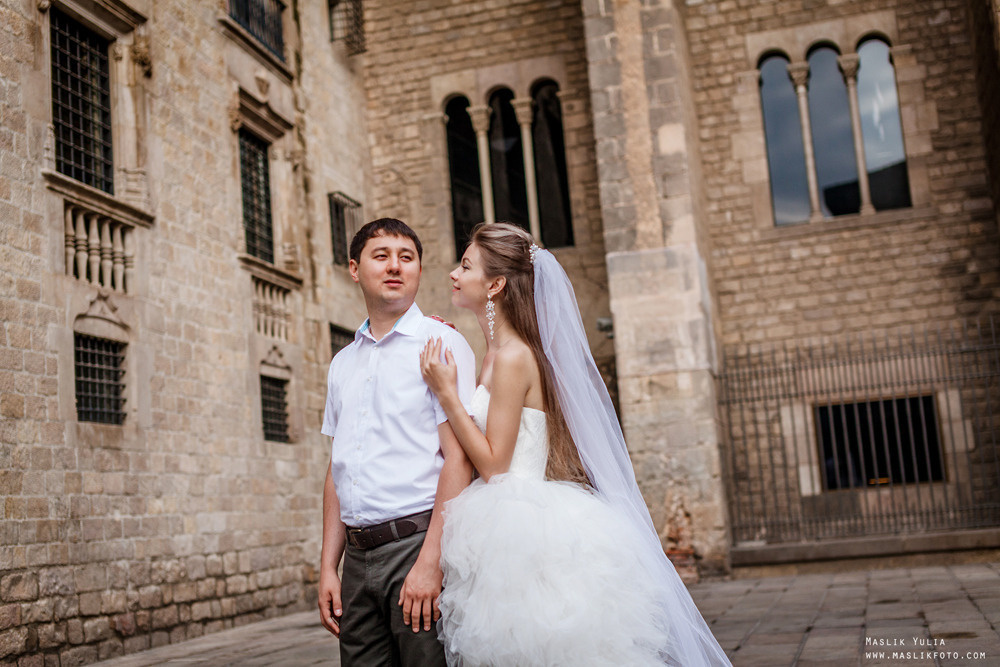 Sesión de fotos de boda en el puerto de Barcelona. Fotógrafo en Barcelona Maslik Yulia