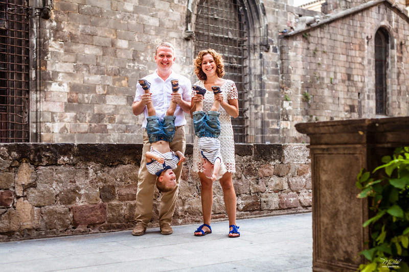 Rodzinna sesja zdjęciowa w Barcelonie. Fotograf w Barcelonie Hiszpanii Maslik Yulia