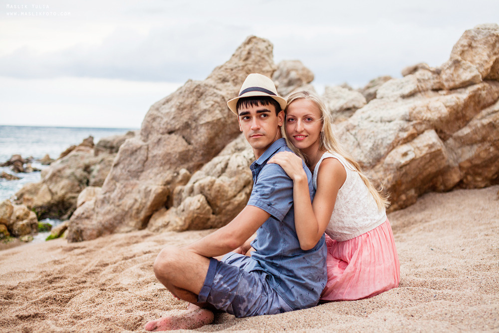 Sesión de fotos de playa en la Costa Brava. Fotógrafo en Barcelona Maslik Yulia