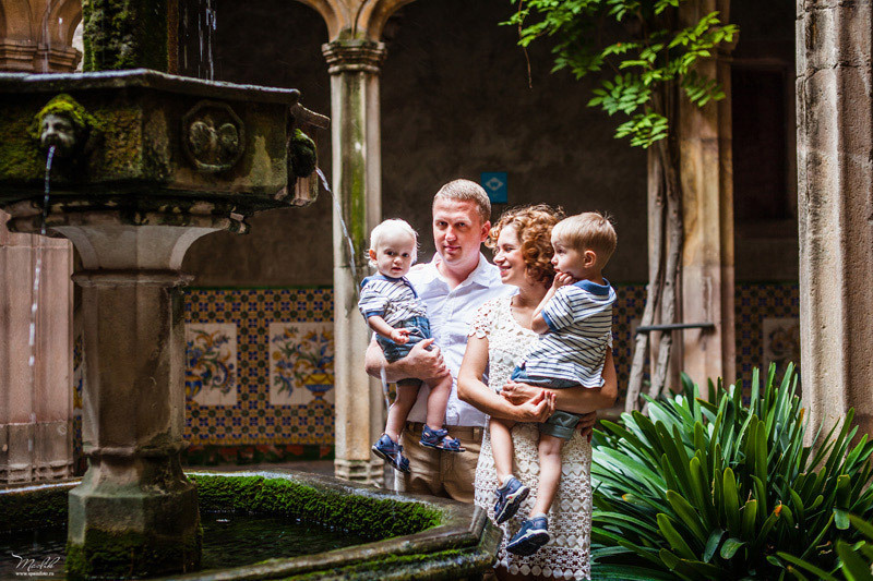 Rodzinna sesja zdjęciowa w Barcelonie. Fotograf w Barcelonie Hiszpanii Maslik Yulia