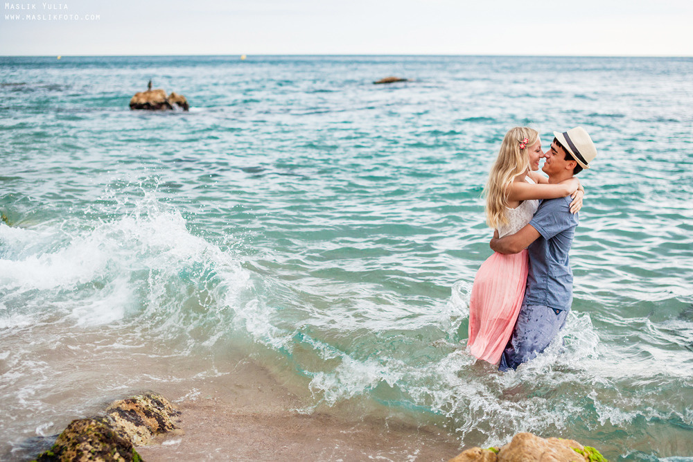 Sesión de fotos de playa en la Costa Brava. Fotógrafo en Barcelona Maslik Yulia