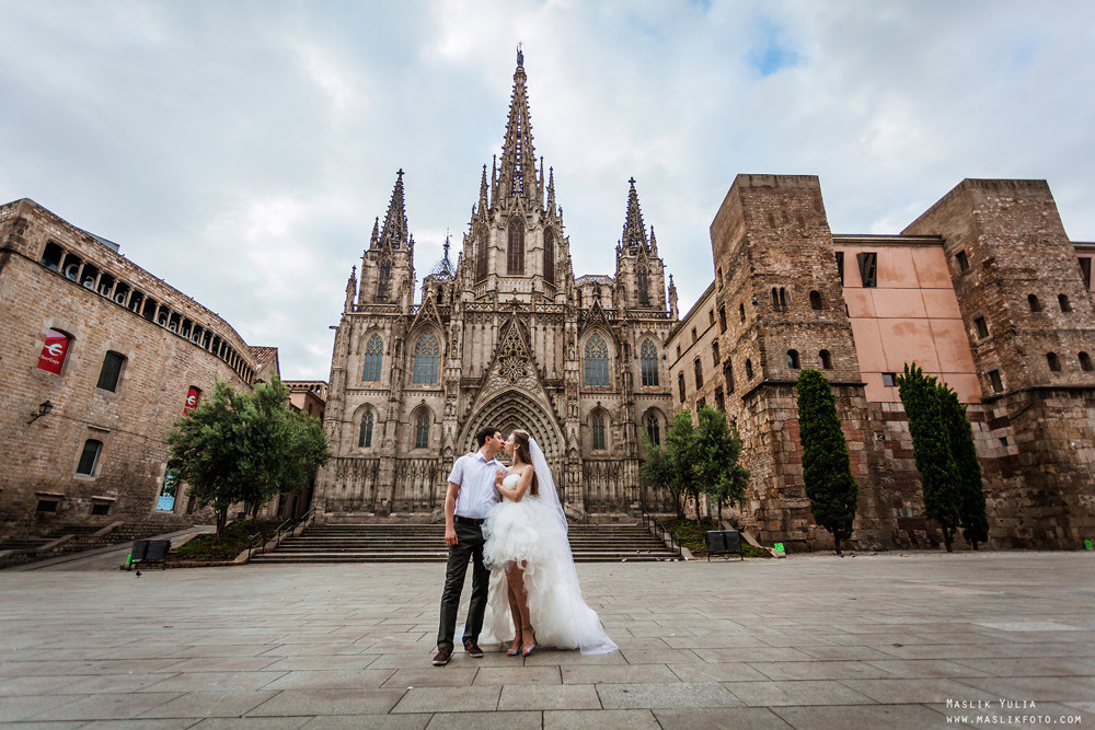 Sesión de fotos de boda en el puerto de Barcelona. Fotógrafo en Barcelona Maslik Yulia
