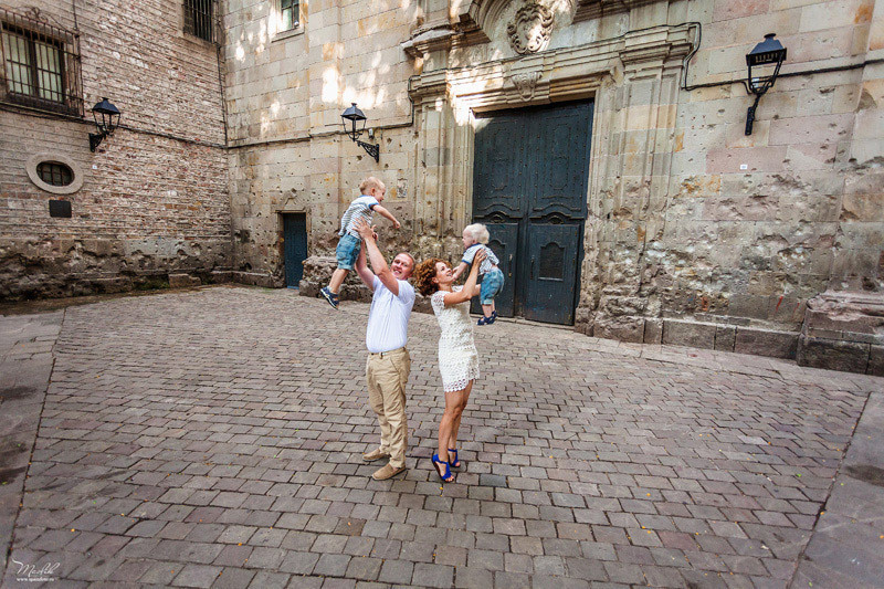 Rodzinna sesja zdjęciowa w Barcelonie. Fotograf w Barcelonie Hiszpanii Maslik Yulia