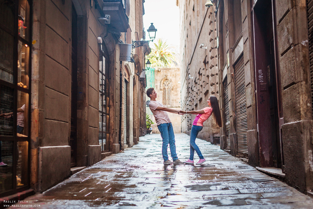 Impresionante paseo fotográfico de enamorados en Barcelona. Fotógrafo en Barcelona Maslik Yulia
