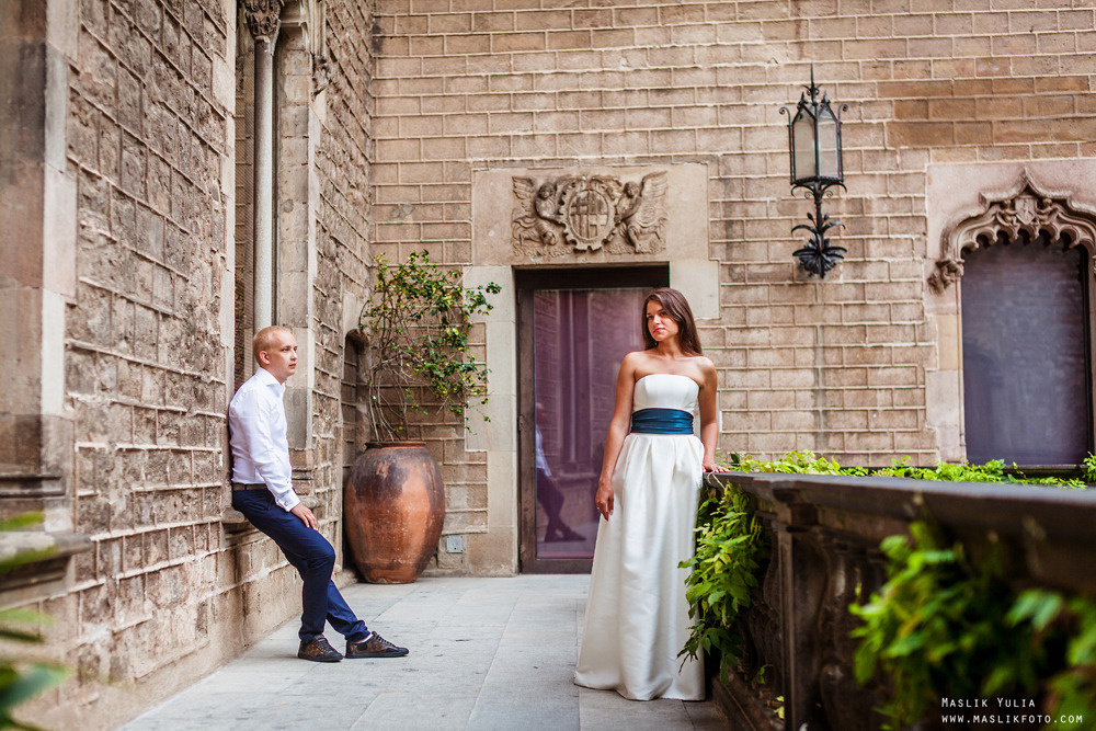 Elegante paseo fotográfico de boda. Fotógrafo en Barcelona Maslik Yulia