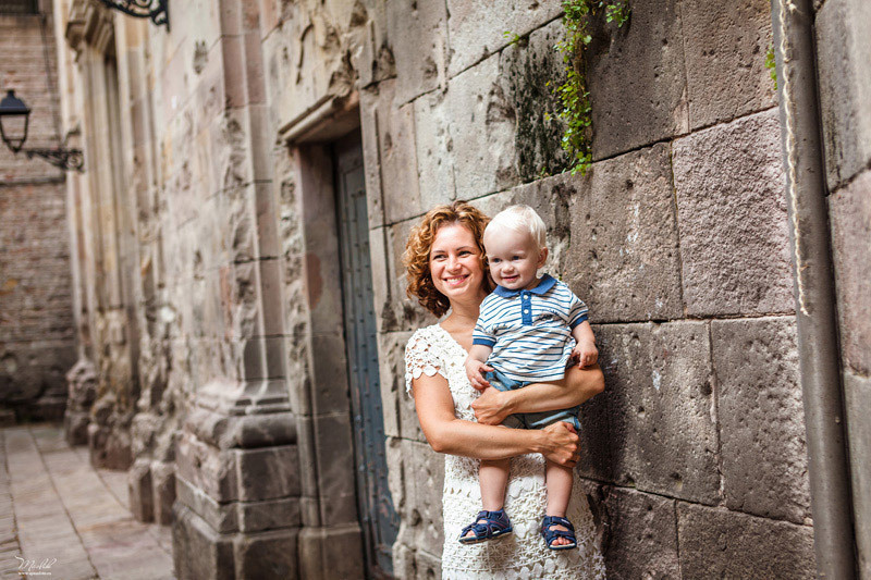 Rodzinna sesja zdjęciowa w Barcelonie. Fotograf w Barcelonie Hiszpanii Maslik Yulia