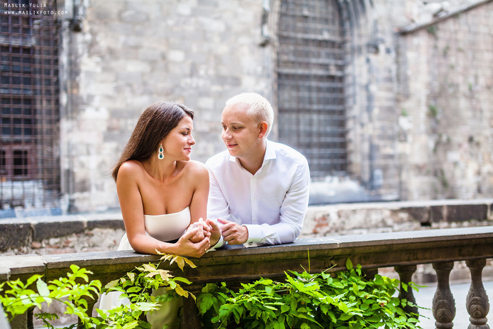 Elegante paseo fotográfico de boda. Fotógrafo en Barcelona Maslik Yulia