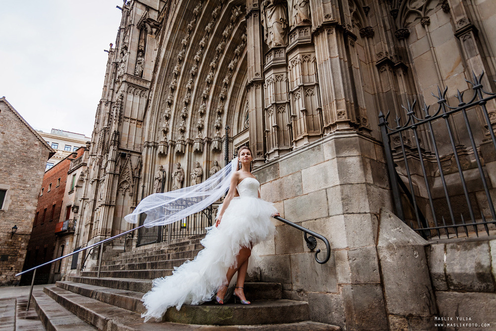 Sesión de fotos de boda en el puerto de Barcelona. Fotógrafo en Barcelona Maslik Yulia