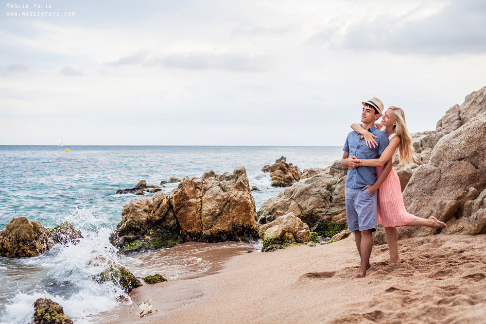 Sesión de fotos de playa en la Costa Brava. Fotógrafo en Barcelona Maslik Yulia