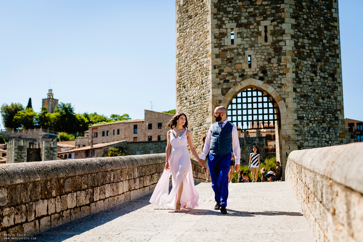 Photosession in the fabulous Besalu. Photographer in Barcelona Spain Maslik Yulia