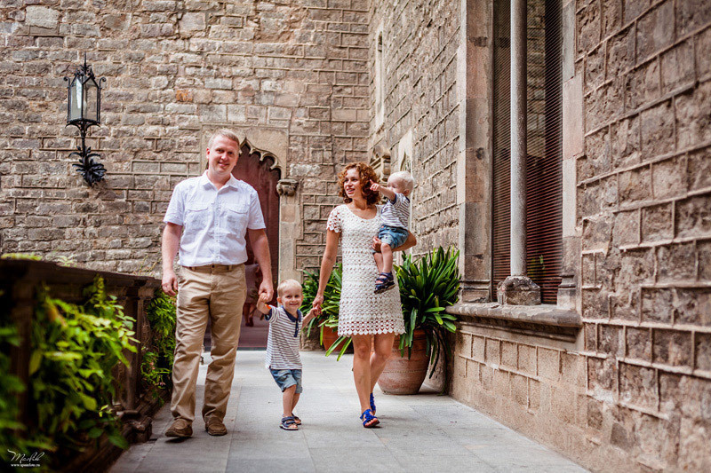 Rodzinna sesja zdjęciowa w Barcelonie. Fotograf w Barcelonie Hiszpanii Maslik Yulia