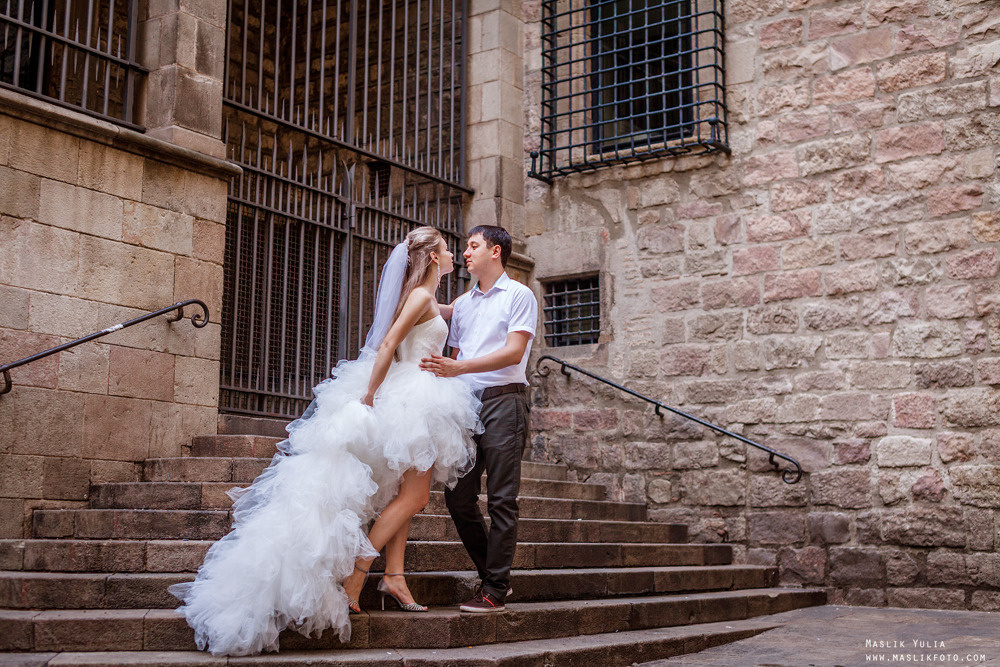 Sesión de fotos de boda en el puerto de Barcelona. Fotógrafo en Barcelona Maslik Yulia