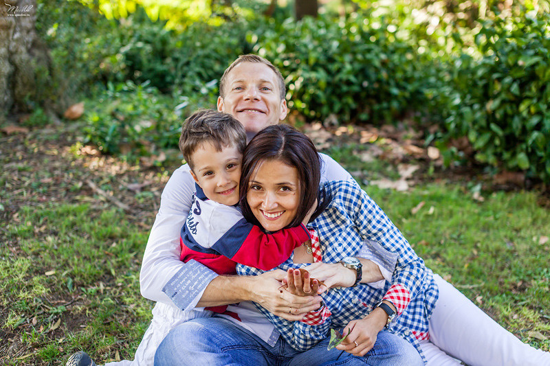 Happy family photo shoot in Barcelona. Photographer in Barcelona Spain Maslik Yulia