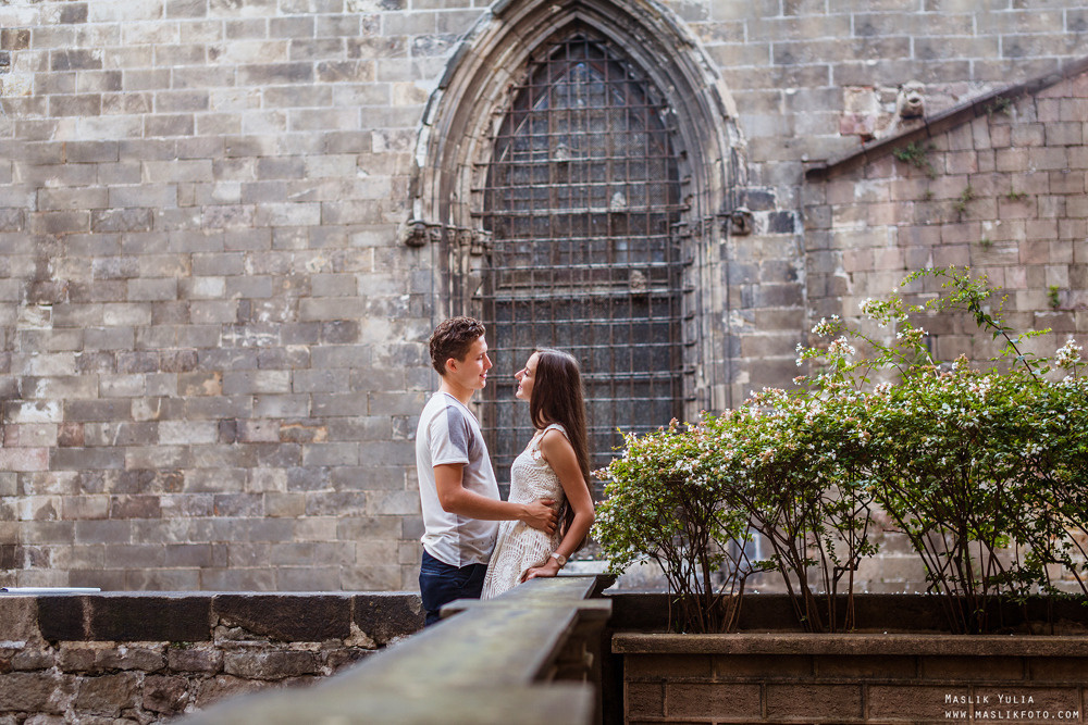 Impresionante paseo fotográfico de enamorados en Barcelona. Fotógrafo en Barcelona Maslik Yulia